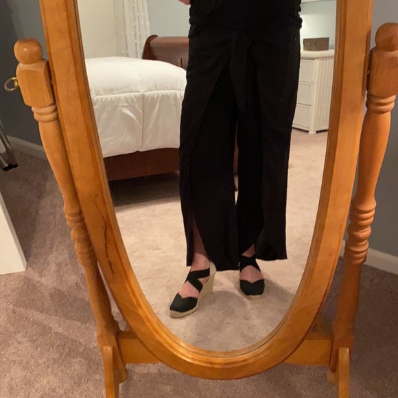 Split Leg Crop Pant - Picture 2 of 7
